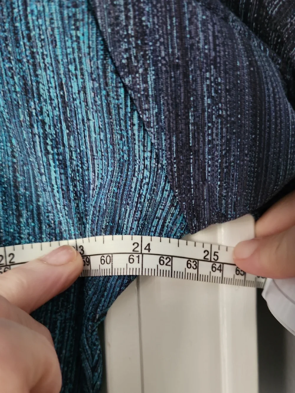 lululemon athletica lab varsa Black and Teal Ombre Cropped Hoodie